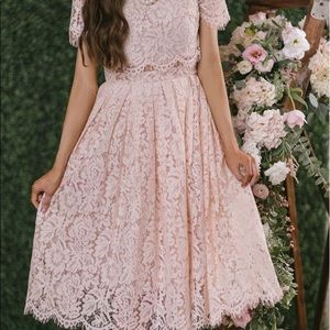 Gorgeous Lace Midi Dress. 💞